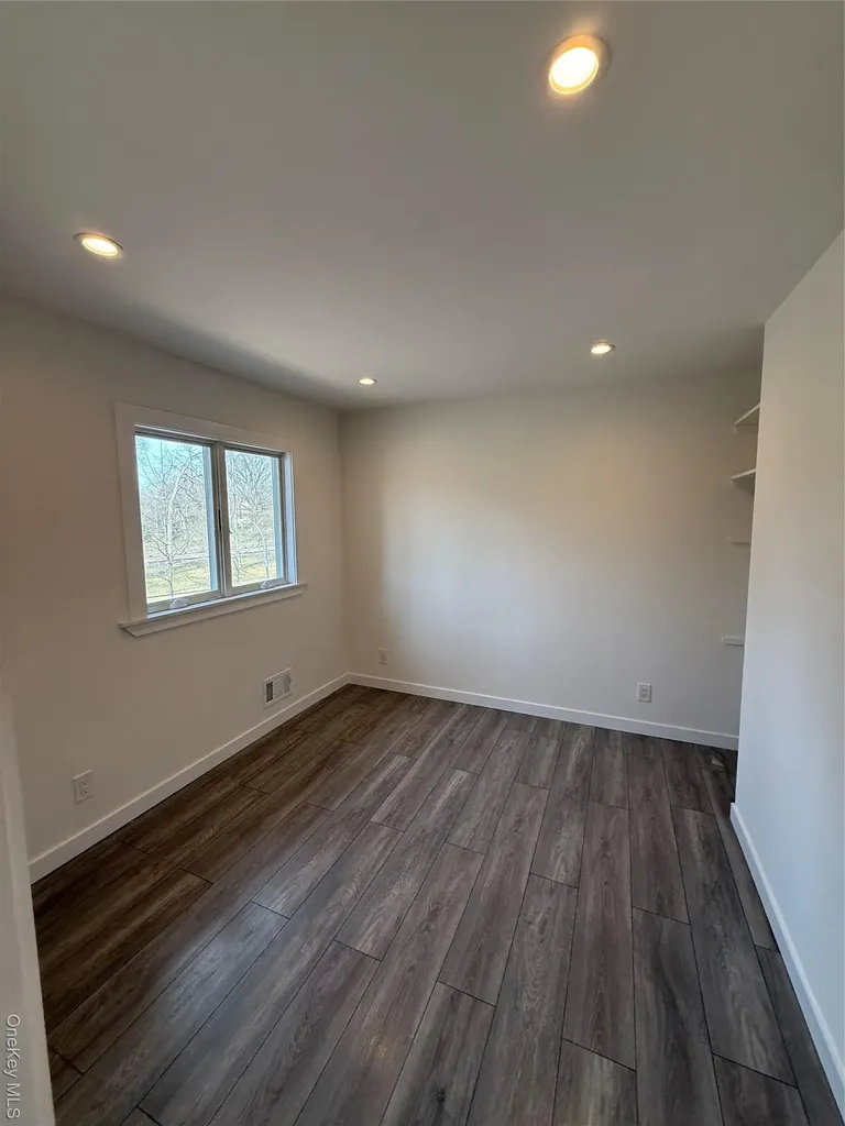 1090 Pelham Parkway S Bronx NY 10461