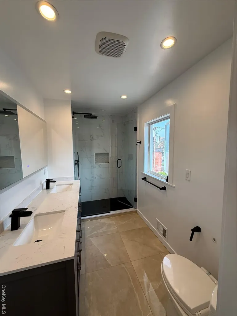 1090 Pelham Parkway S Bronx NY 10461