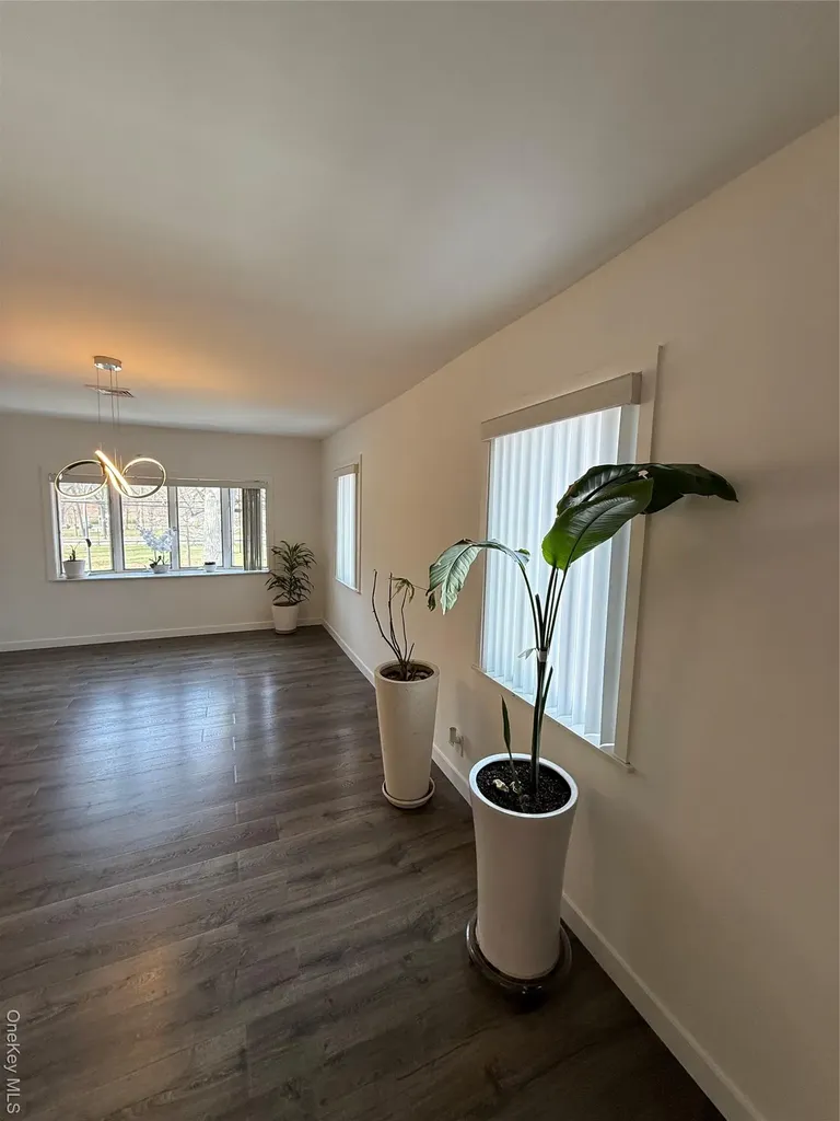 1090 Pelham Parkway S Bronx NY 10461