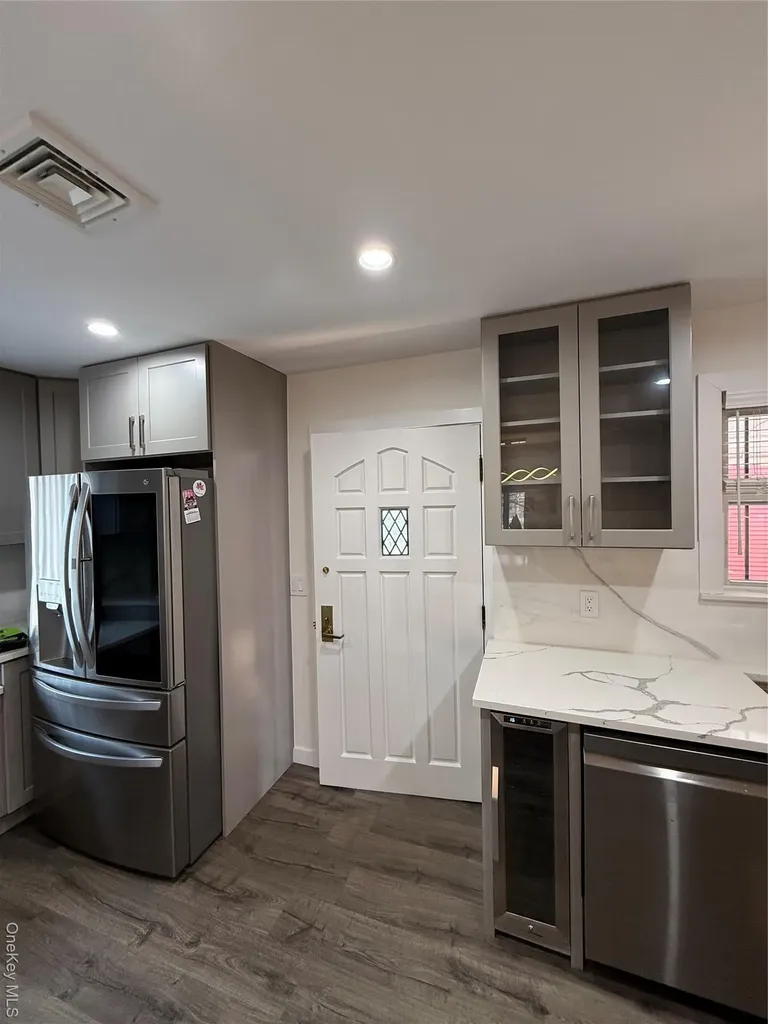 1090 Pelham Parkway S Bronx NY 10461