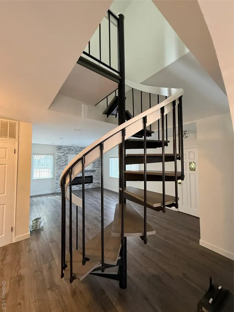 1090 Pelham Parkway S Bronx NY 10461