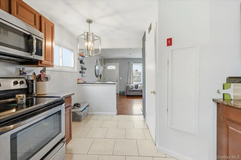 61 Grant Street Freeport NY 11520