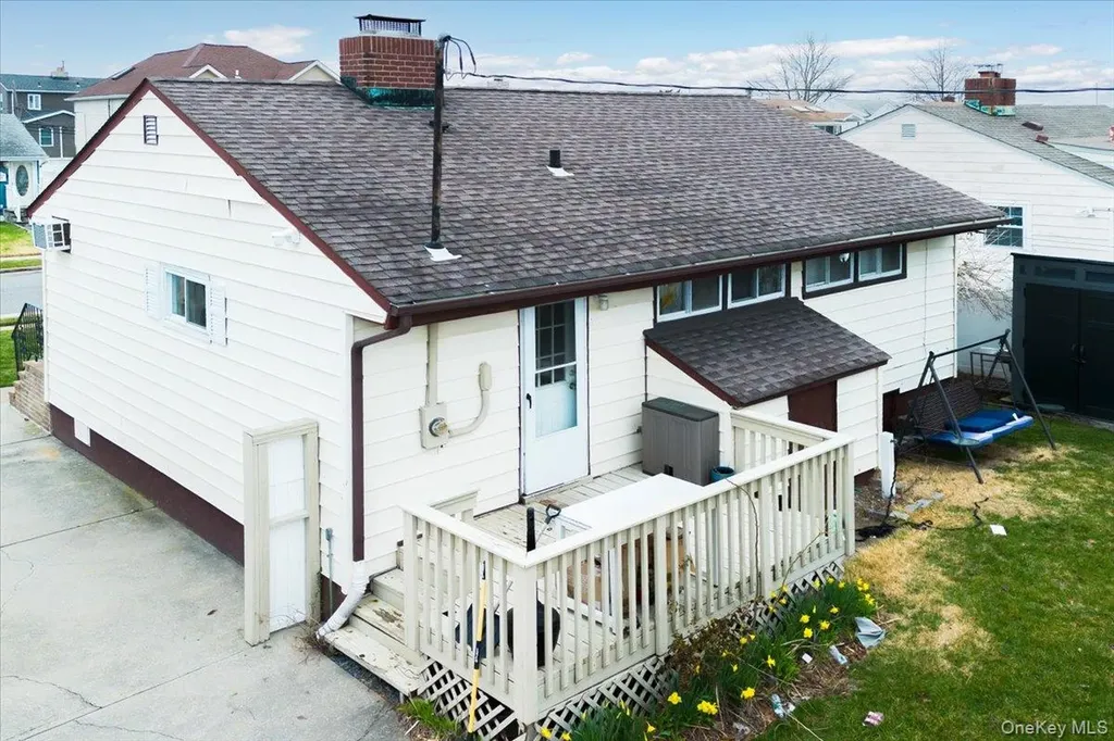 61 Grant Street Freeport NY 11520