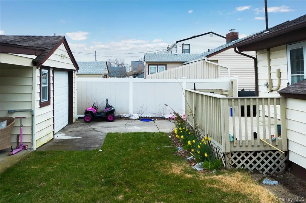 61 Grant Street Freeport NY 11520