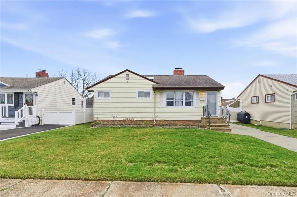 61 Grant Street Freeport NY 11520
