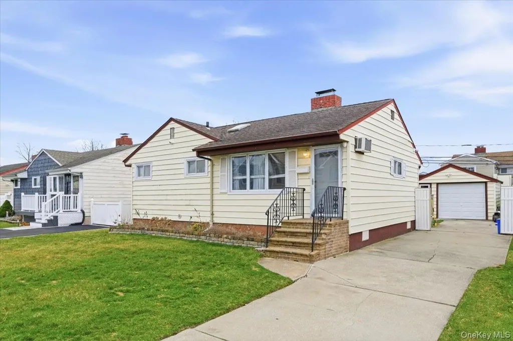 61 Grant Street Freeport NY 11520
