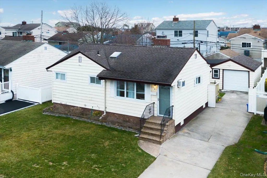 61 Grant Street Freeport NY 11520