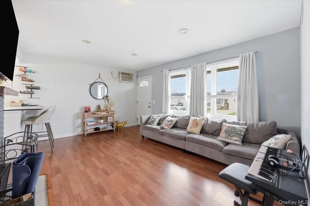 61 Grant Street Freeport NY 11520