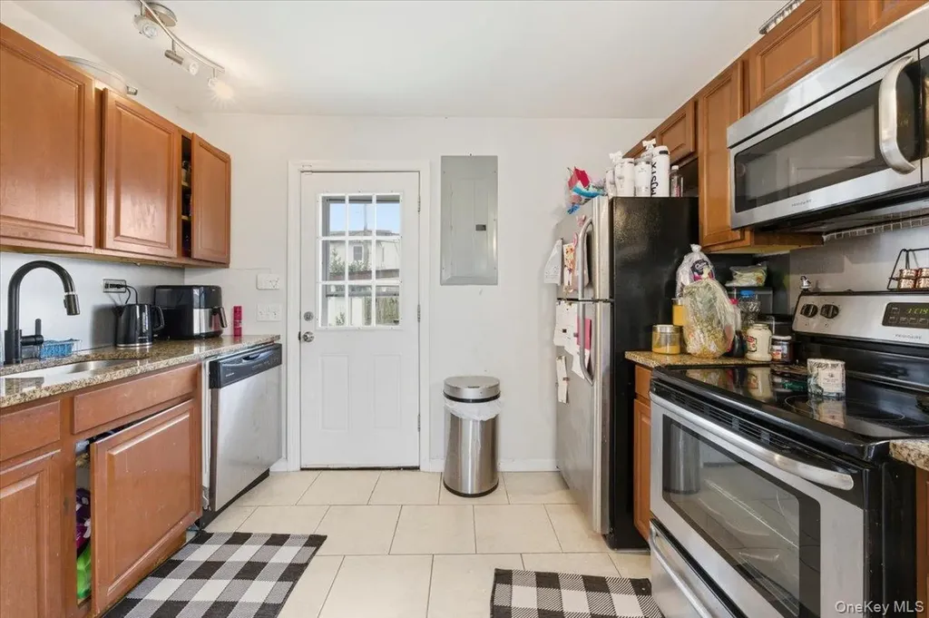 61 Grant Street Freeport NY 11520