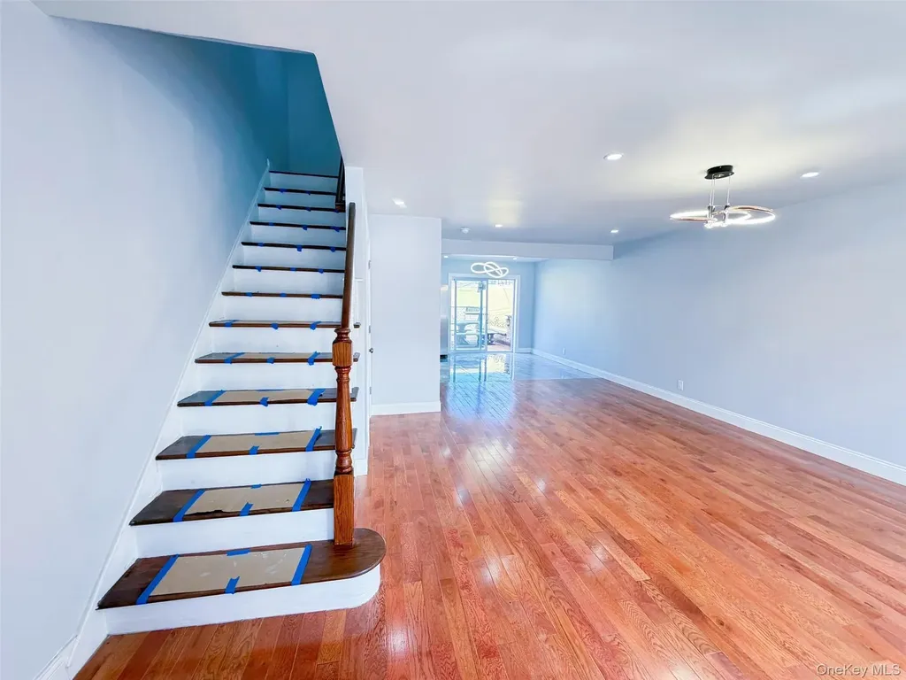 166-65 17th Road Whitestone NY 11357