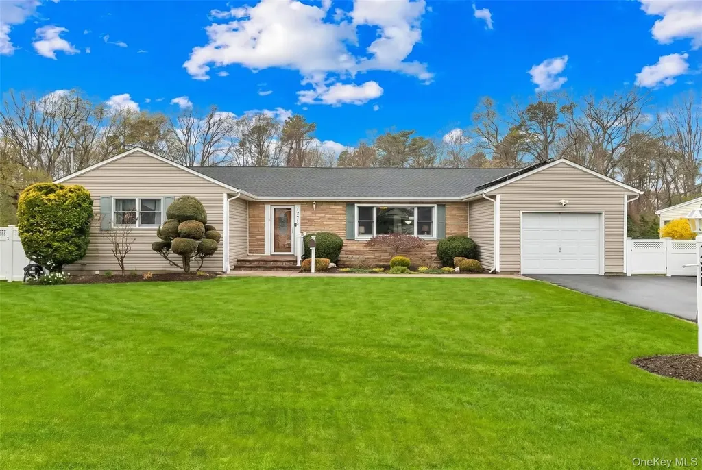 1390 Thompson Drive Bay Shore NY 11706