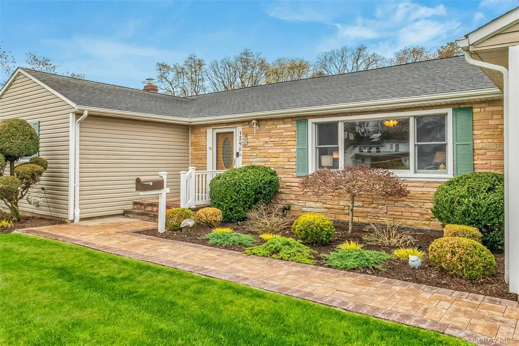 1390 Thompson Drive Bay Shore NY 11706