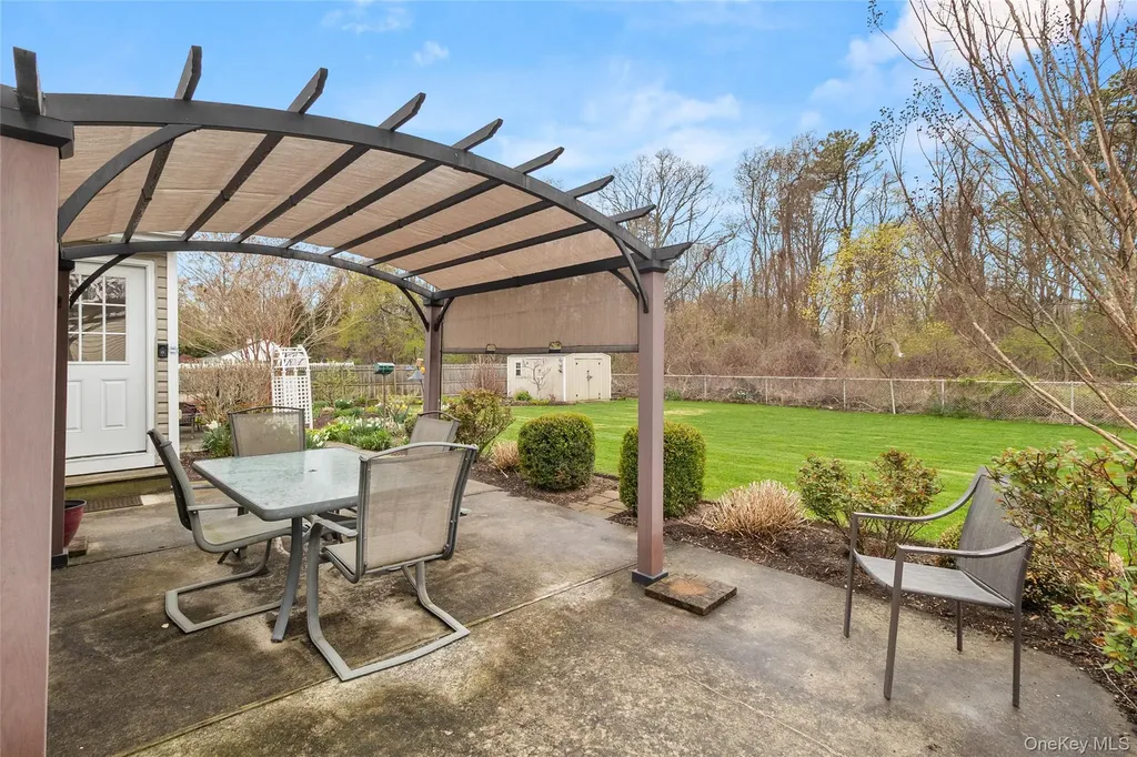1390 Thompson Drive Bay Shore NY 11706