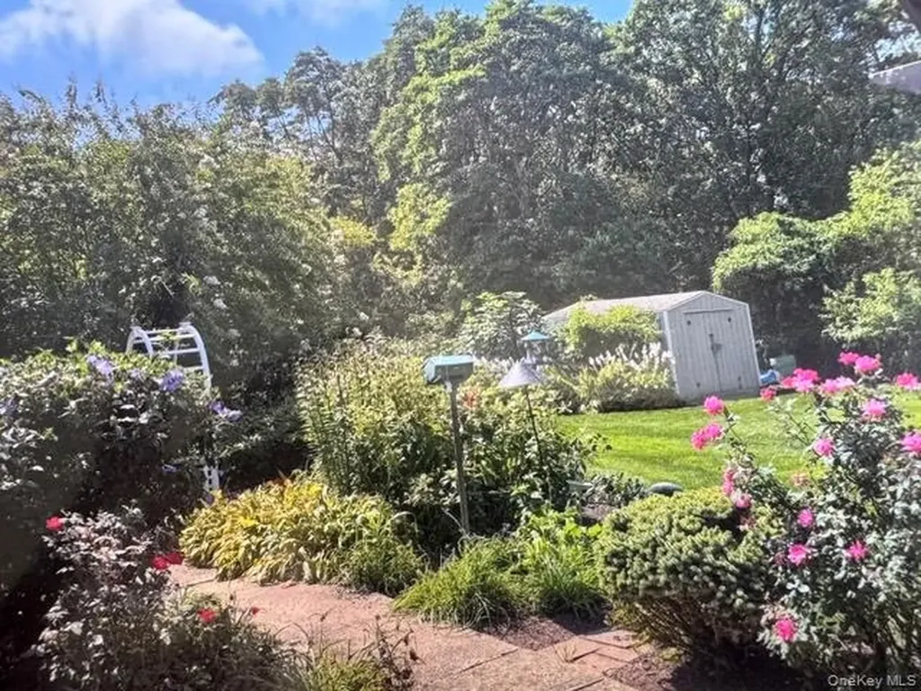 1390 Thompson Drive Bay Shore NY 11706