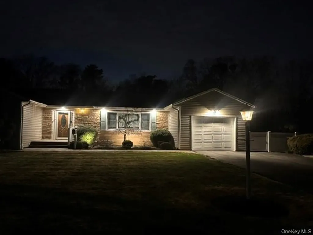 1390 Thompson Drive Bay Shore NY 11706