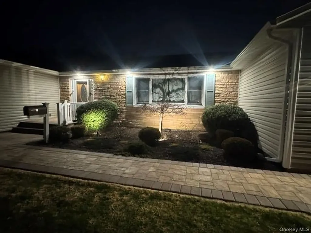 1390 Thompson Drive Bay Shore NY 11706