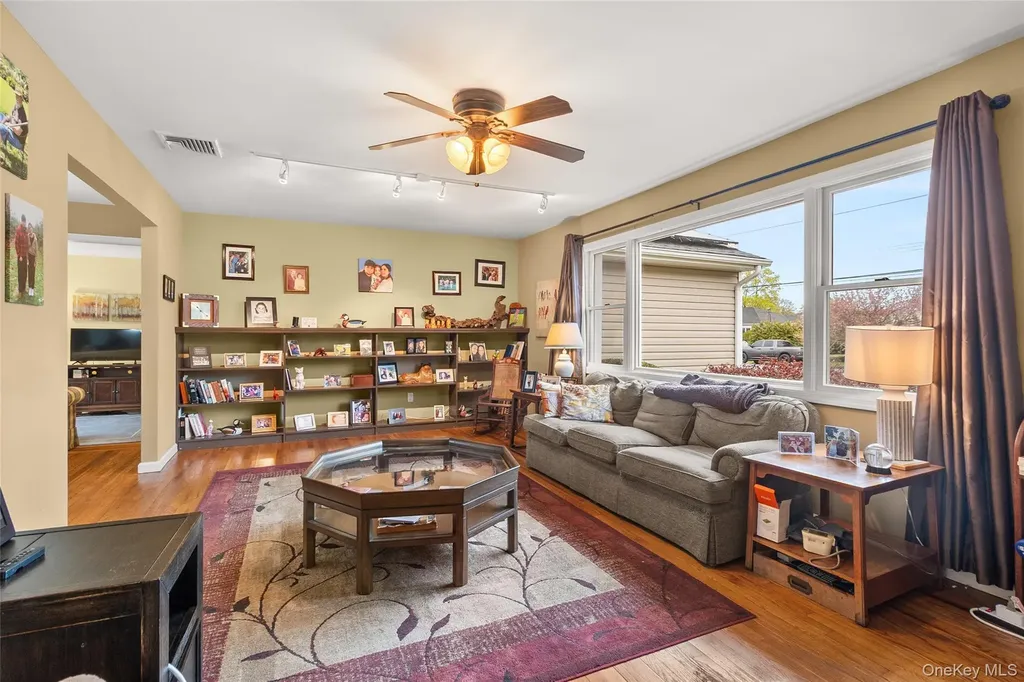 1390 Thompson Drive Bay Shore NY 11706