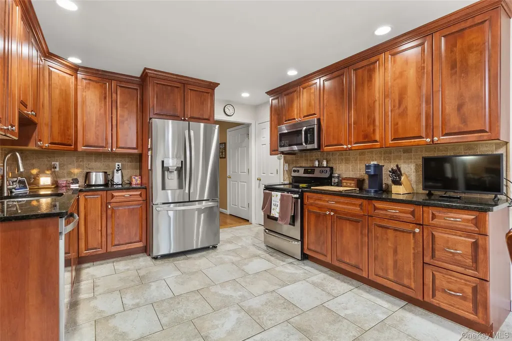1390 Thompson Drive Bay Shore NY 11706