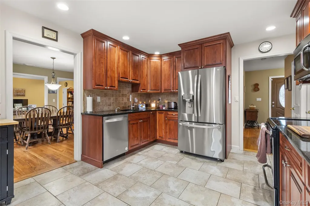 1390 Thompson Drive Bay Shore NY 11706