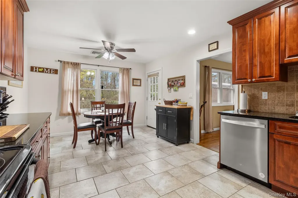 1390 Thompson Drive Bay Shore NY 11706