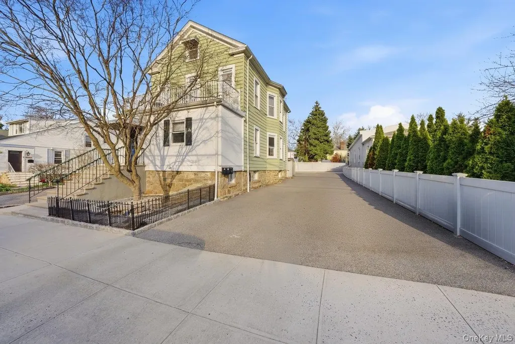 164 Aka 166 Crescent Place Yonkers NY 10704