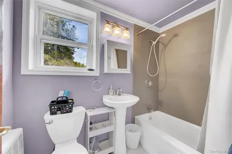 12 Barberry Lane East Hills NY 11577
