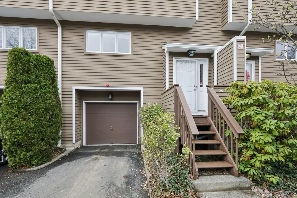 26 Village Green Bardonia NY 10954