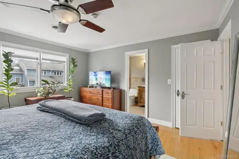 26 Village Green Bardonia NY 10954