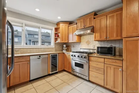 26 Village Green Bardonia NY 10954