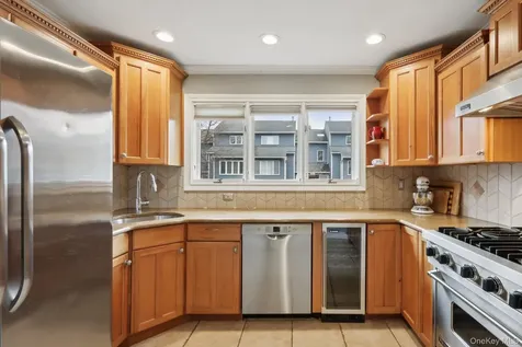 26 Village Green Bardonia NY 10954