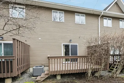 26 Village Green Bardonia NY 10954