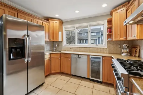 26 Village Green Bardonia NY 10954