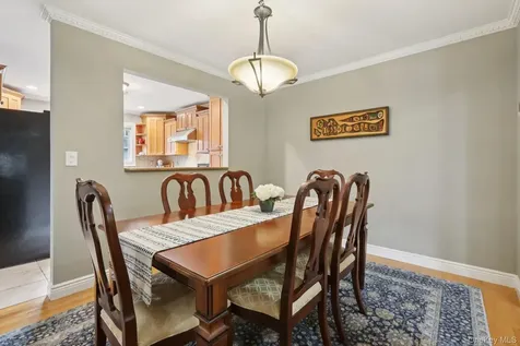 26 Village Green Bardonia NY 10954
