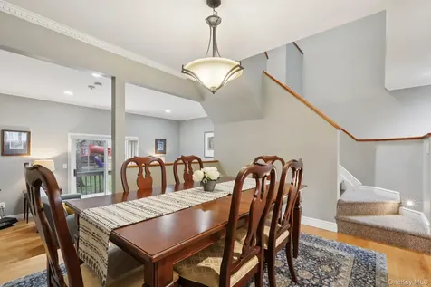 26 Village Green Bardonia NY 10954