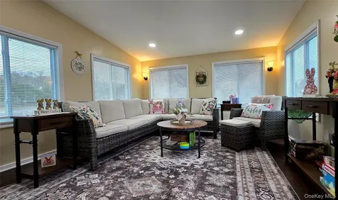 5 Meadow Court Staatsburg NY 12580
