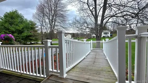 5 Meadow Court Staatsburg NY 12580