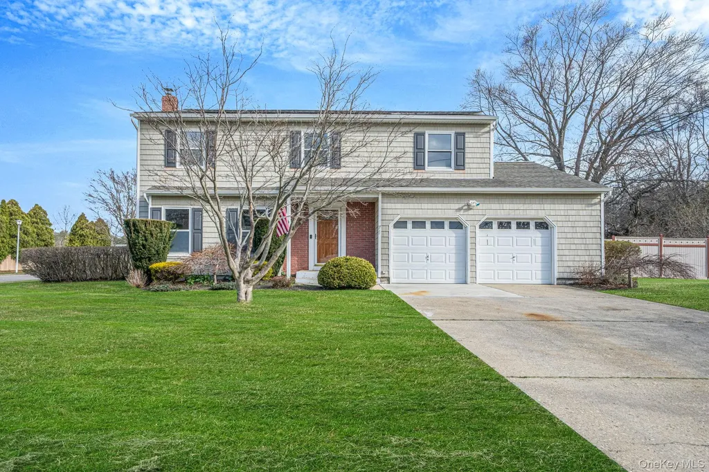71 Loop Drive Sayville NY 11782