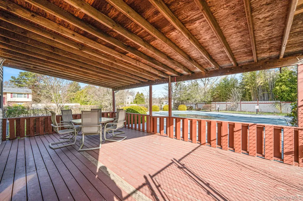 71 Loop Drive Sayville NY 11782