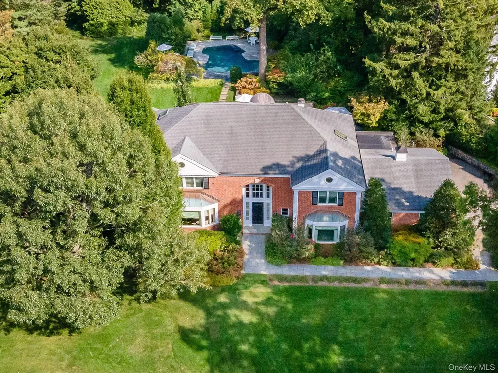 90 Elderfields Road Manhasset NY 11030