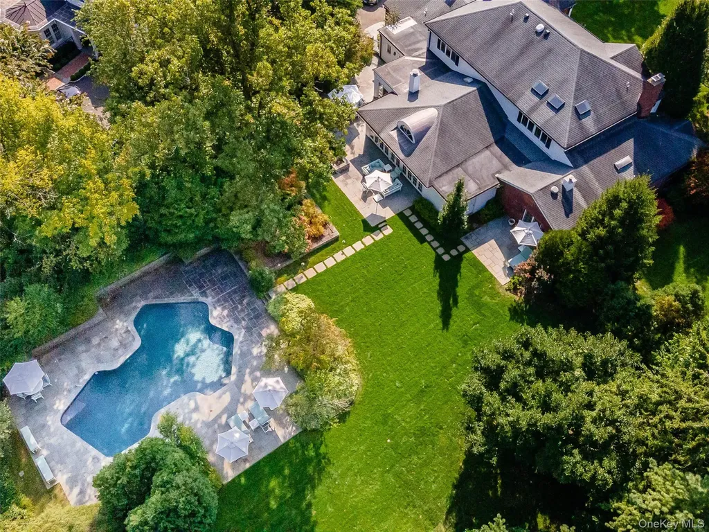 90 Elderfields Road Manhasset NY 11030