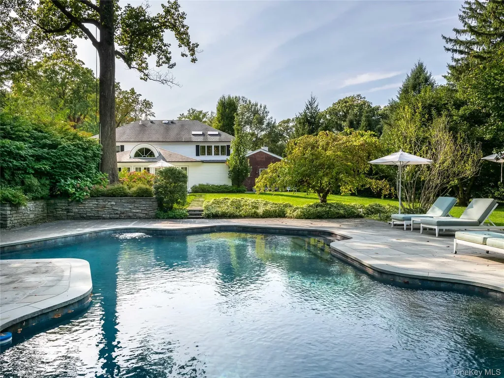 90 Elderfields Road Manhasset NY 11030