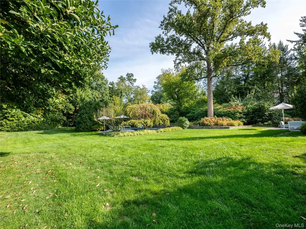 90 Elderfields Road Manhasset NY 11030