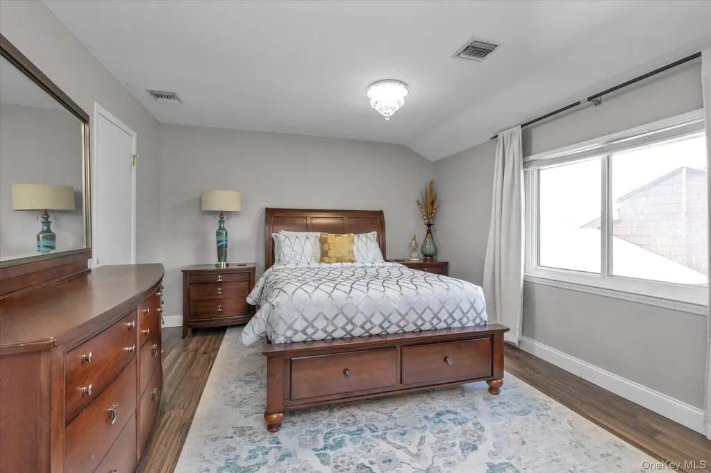 32 Ashley Circle Commack NY 11725