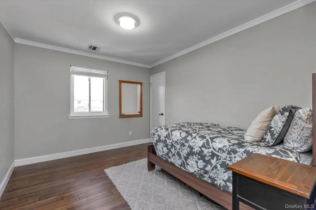 32 Ashley Circle Commack NY 11725