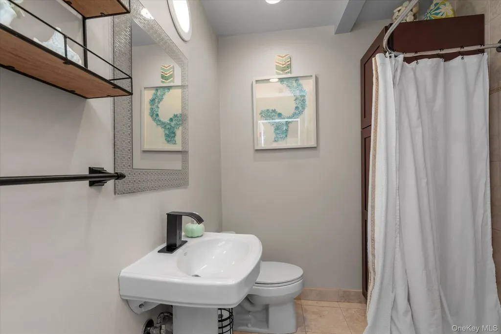 32 Ashley Circle Commack NY 11725