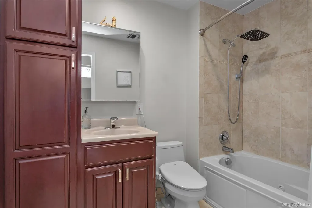 32 Ashley Circle Commack NY 11725