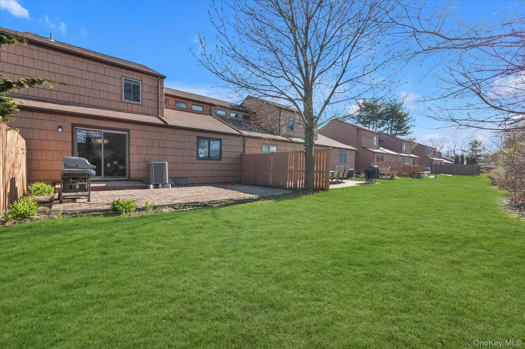 32 Ashley Circle Commack NY 11725