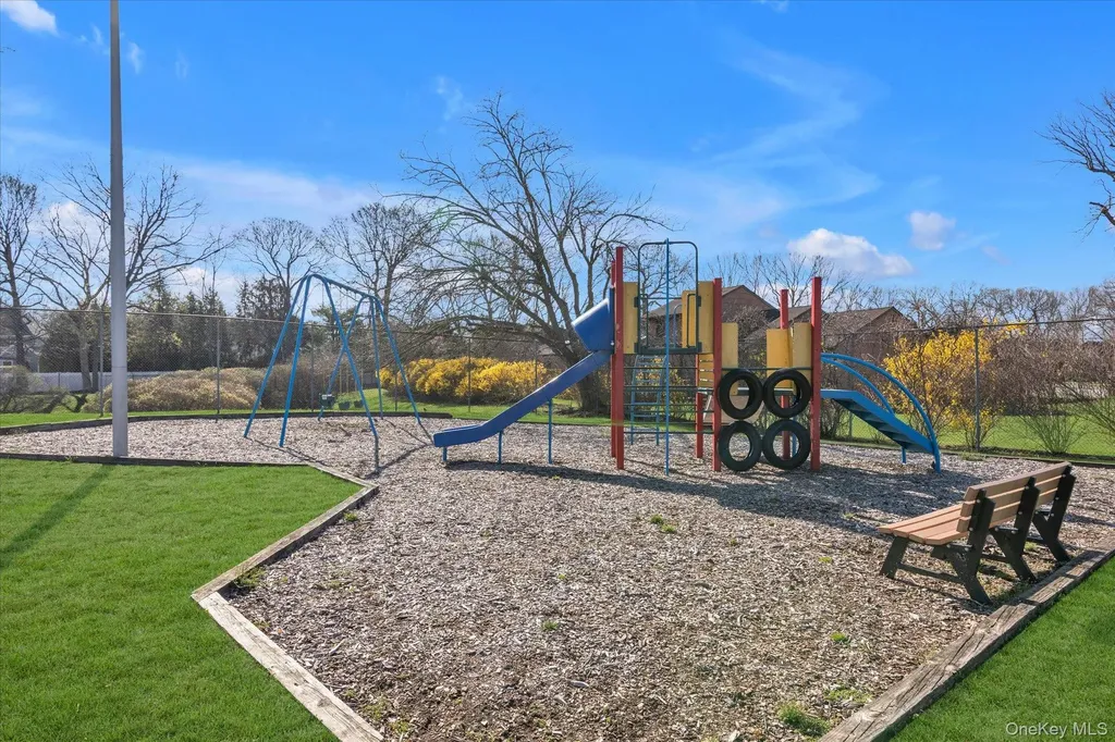 32 Ashley Circle Commack NY 11725