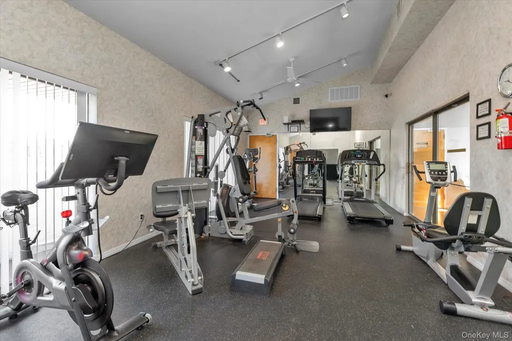 32 Ashley Circle Commack NY 11725