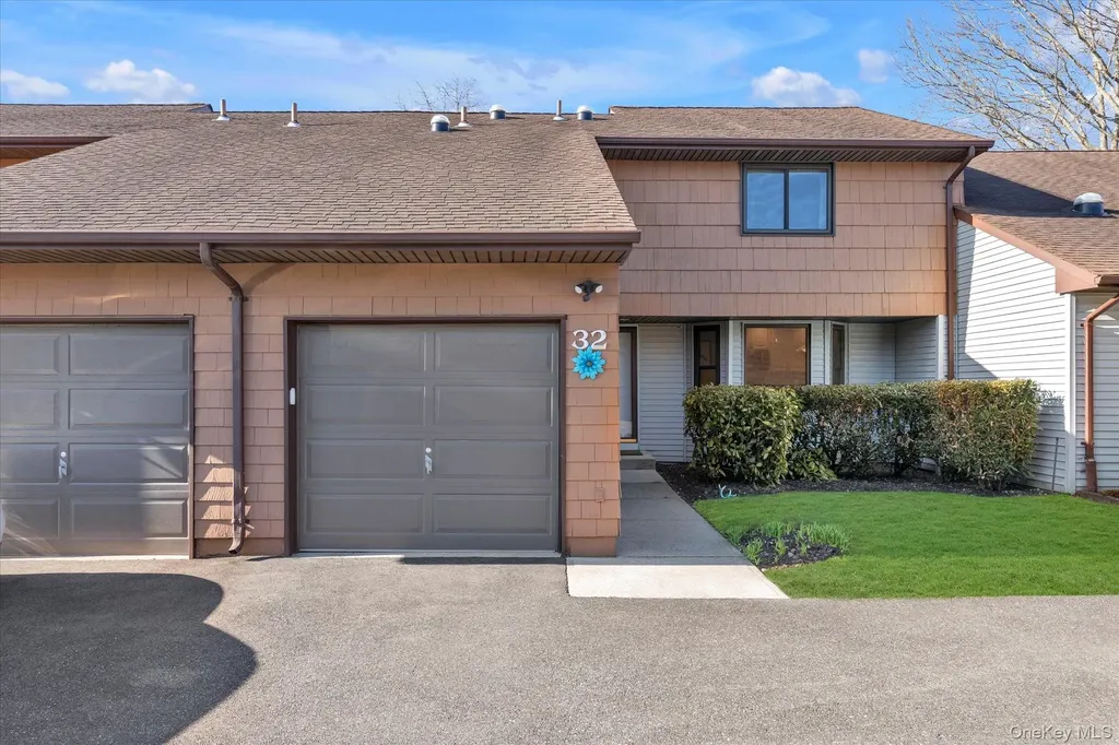 32 Ashley Circle Commack NY 11725